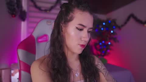 CLOE  online show from December 18, 2025, 4:35 pm