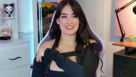 . online show from September 21, 2025, 5:25 pm