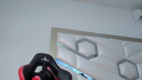 CHLOE online show from November 28, 2025, 5:59 pm