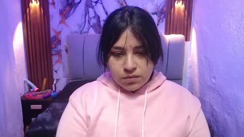 chloe_smith5 online show from November 19, 2025, 1:11 pm