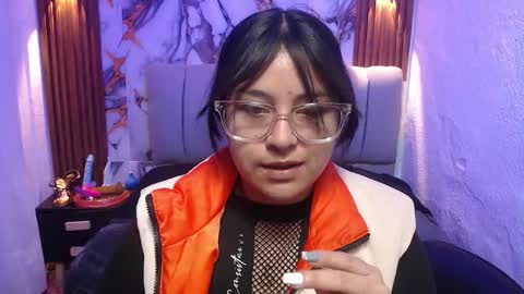 chloe_smith5 online show from November 29, 2025, 1:36 pm