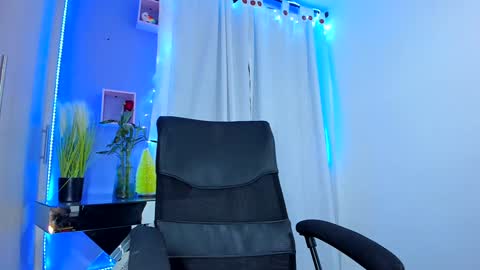 Snapshot of chloe_sweet7 chatting on December 8, 2024, 5:07 am Chloe Miller online show from December 8, 2024, 5:07 am