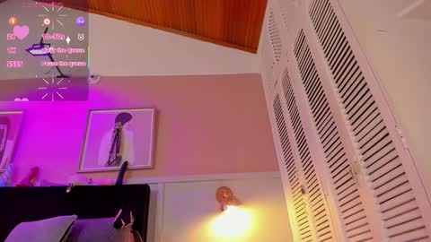   online show from October 9, 2025, 7:56 pm