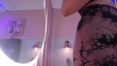   online show from December 14, 2025, 2:33 pm