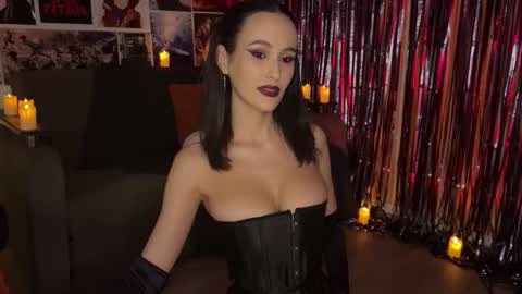 chloe online show from October 25, 2025, 10:48 pm