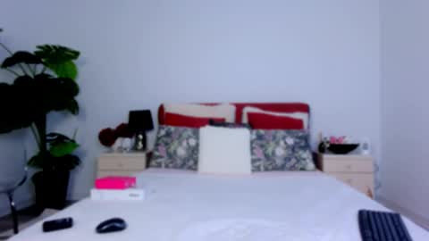 Chloe online show from March 25, 2026, 4:51 am