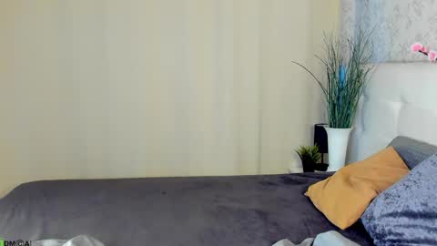 Chloe Deccker online show from June 2, 2026, 12:56 am