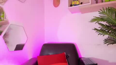 Snapshot of chloee_adams_ chatting on March 5, 2025, 8:00 pm Chloe online show from March 5, 2025, 8:00 pm