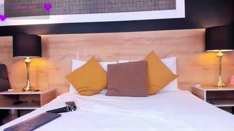 Chloe  online show from March 25, 2026, 12:44 pm