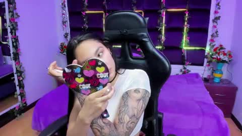 ChloeeThompson online show from February 18, 2025, 2:59 am