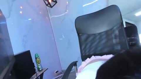 ChloeeThompson online show from November 9, 2025, 3:05 am