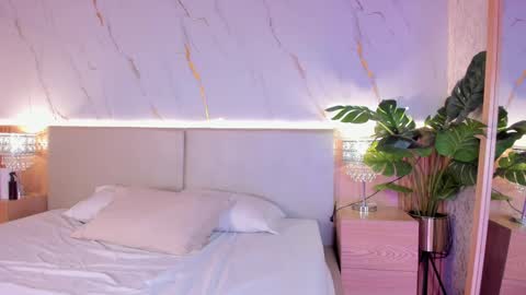 Chloee online show from November 8, 2025, 11:43 am