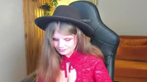 ChloeHalses online show from May 10, 2026, 5:07 pm
