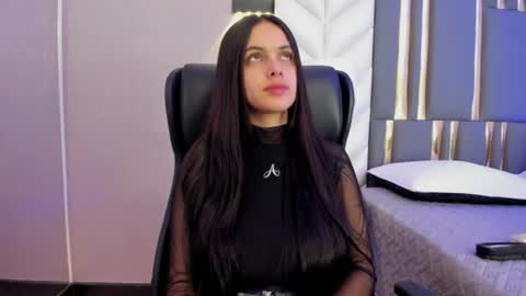 Snapshot of chloeharper_ chatting on June 14, 2026, 12:18 pm Chloe Harper online show from June 14, 2026, 12:18 pm