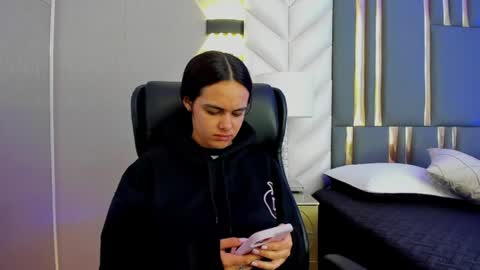 Snapshot of chloeharper_ chatting on June 23, 2026, 11:52 am Chloe Harper online show from June 23, 2026, 11:52 am
