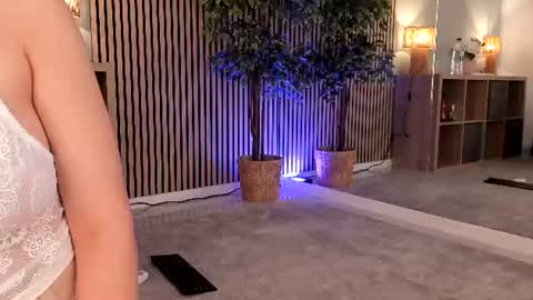 Chloe online show from June 22, 2026, 3:20 pm