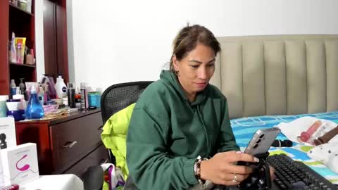 Snapshot of chloemiller__ chatting on January 31, 2025, 3:20 am chloemiller online show from January 31, 2025, 3:20 am