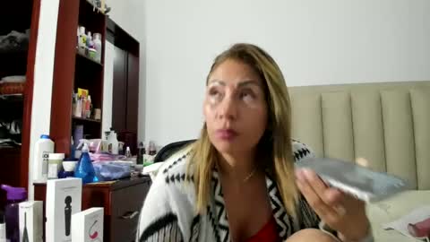 Snapshot of chloemiller__ chatting on March 6, 2025, 3:57 am chloemiller online show from March 6, 2025, 3:57 am