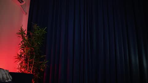 chloemin_ online show from December 4, 2025, 5:17 am