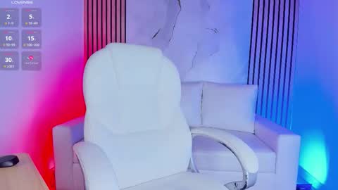 Chloe  online show from December 17, 2025, 3:51 pm