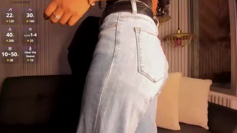 Snapshot of chloetaylorr_ chatting on December 7, 2024, 6:37 pm CHLOE online show from December 7, 2024, 6:37 pm