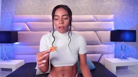 Snapshot of chloetaylorr_ chatting on January 25, 2025, 12:48 am CHLOE online show from January 25, 2025, 12:48 am