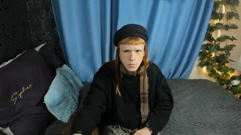 Chloe online show from December 18, 2025, 1:28 pm