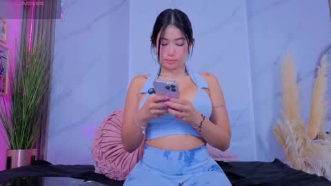 Chlooe online show from November 12, 2025, 11:21 am