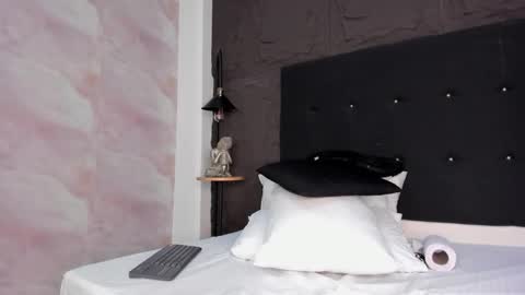 Chloe Scott online show from November 15, 2025, 1:29 pm