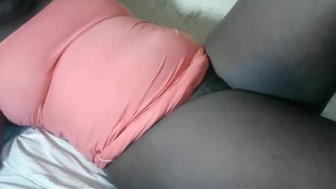 Snapshot of choclate_goddess chatting on October 14, 2025, 3:40 am Paula online show from October 14, 2025, 3:40 am