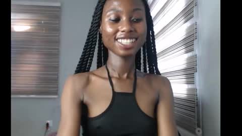 choco_petitqueen online show from November 12, 2025, 7:42 am