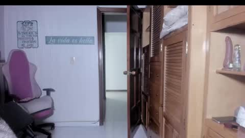  Laura  online show from December 26, 2024, 5:47 am