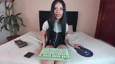  Laura  online show from February 22, 2025, 2:41 pm