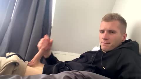 Johnny online show from April 16, 2026, 12:28 pm