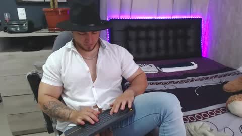 chris_huntter online show from March 6, 2025, 6:59 pm