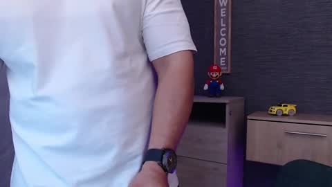 chris_huntter online show from October 28, 2025, 1:31 am