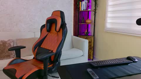 chris reilly online show from November 21, 2025, 1:21 pm