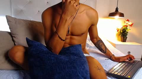 Snapshot of chris_weell chatting on December 13, 2024, 2:21 am Chris Weell online show from December 13, 2024, 2:21 am