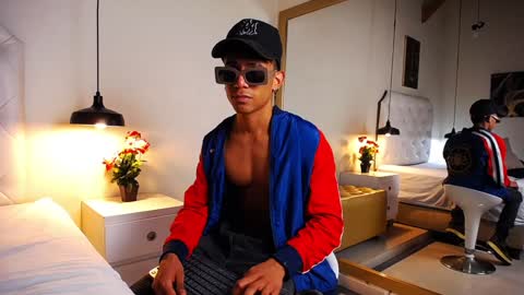 Snapshot of chris_weell chatting on December 16, 2024, 2:36 am Chris Weell online show from December 16, 2024, 2:36 am