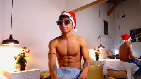 Snapshot of chris_weell chatting on December 20, 2024, 11:58 pm Chris Weell online show from December 20, 2024, 11:58 pm