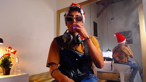 Snapshot of chris_weell chatting on December 21, 2024, 3:03 am Chris Weell online show from December 21, 2024, 3:03 am