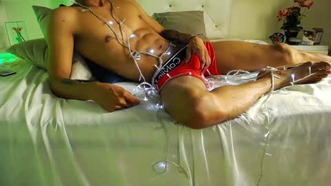 Snapshot of chris_weell chatting on December 24, 2024, 1:06 am Chris Weell online show from December 24, 2024, 1:06 am