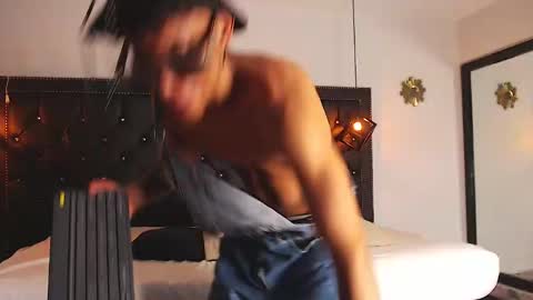 Snapshot of chris_weell chatting on December 24, 2024, 9:06 am Chris Weell online show from December 24, 2024, 9:06 am