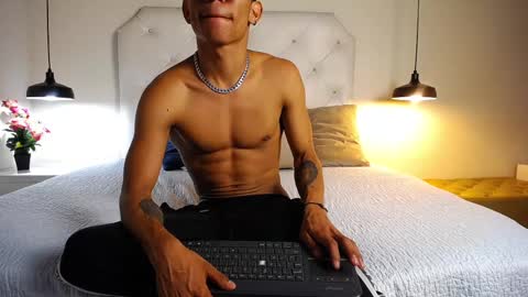 Snapshot of chris_weell chatting on February 14, 2025, 8:26 pm Chris Weell online show from February 14, 2025, 8:26 pm