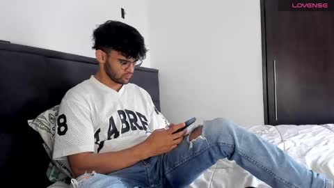 Snapshot of chrisandrew_ chatting on December 31, 2024, 6:57 pm Im Chirs IM MODEL INDEPENDT online show from December 31, 2024, 6:57 pm