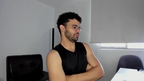 Snapshot of chrisandrew_ chatting on October 15, 2025, 12:49 pm Im Chirs IM MODEL INDEPENDT online show from October 15, 2025, 12:49 pm