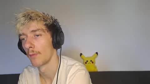 Snapshot of chrisslicer chatting on October 25, 2025, 4:53 am Christopher online show from October 25, 2025, 4:53 am