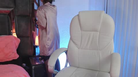 Snapshot of christaly_1 chatting on March 7, 2025, 3:40 am Christal online show from March 7, 2025, 3:40 am