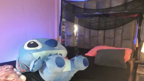 Snapshot of christaly_1 chatting on October 24, 2025, 10:55 am Christal online show from October 24, 2025, 10:55 am