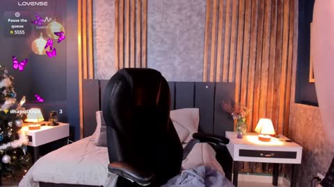 Snapshot of christina_johns chatting on December 14, 2024, 2:42 pm Hi Im Christina. . Dont forget to follow me to have me close to you online show from December 14, 2024, 2:42 pm